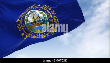 La bandiera dello stato del New Hampshire che sventola nel vento Foto Stock