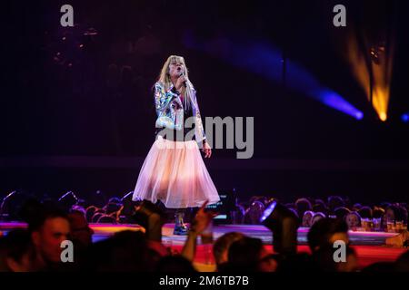 ROTTERDAM - Manuela Kemp durante il primo show della nuova serie live Friends of Amstel. È la venticinquesima edizione della popolare serie di concerti. ANP PAUL BERGEN olanda fuori - belgio fuori Foto Stock