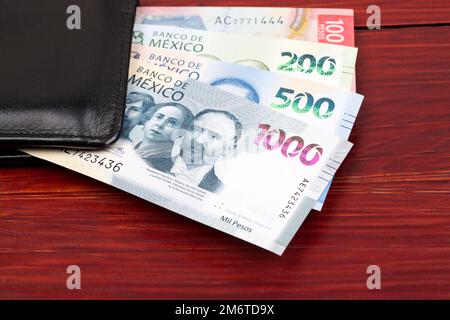 Peso messicano nel portafoglio nero Foto Stock