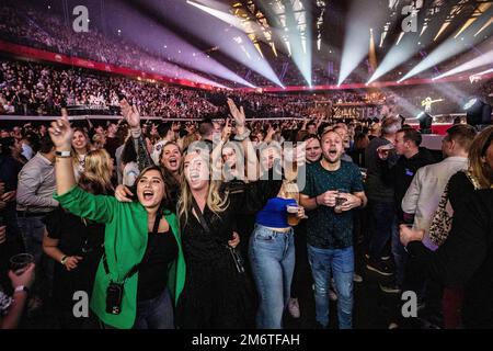 ROTTERDAM - udienza durante il primo spettacolo della nuova serie live Friends of Amstel. È la venticinquesima edizione della popolare serie di concerti. ANP PAUL BERGEN olanda fuori - belgio fuori Foto Stock