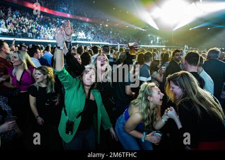 ROTTERDAM - udienza durante il primo spettacolo della nuova serie live Friends of Amstel. È la venticinquesima edizione della popolare serie di concerti. ANP PAUL BERGEN olanda fuori - belgio fuori Foto Stock