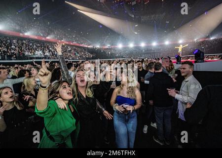 ROTTERDAM - udienza durante il primo spettacolo della nuova serie live Friends of Amstel. È la venticinquesima edizione della popolare serie di concerti. ANP PAUL BERGEN olanda fuori - belgio fuori Foto Stock