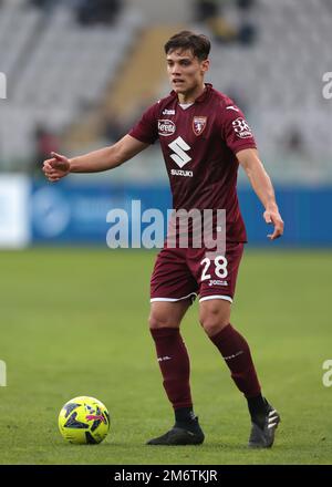 Torino, 4th gennaio 2023. Samuele Ricci del Torino FC durante la Serie A match allo Stadio Grande Torino, Torino. L'immagine di credito dovrebbe essere: Jonathan Moskrop / Sportimage Foto Stock