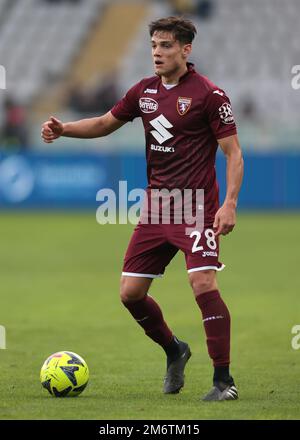 Torino, 4th gennaio 2023. Samuele Ricci del Torino FC durante la Serie A match allo Stadio Grande Torino, Torino. L'immagine di credito dovrebbe essere: Jonathan Moskrop / Sportimage Foto Stock