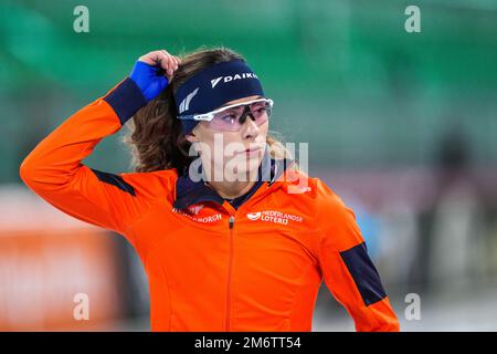 HAMAR, NORVEGIA - GENNAIO 5: Femke Kok in gara durante i Campionati europei di formazione Speedskating Sprint Allround il 5 Gennaio 2023 ad Hamar, Norvegia (Foto di Douwe Bijlsma/Orange Pictures) Foto Stock