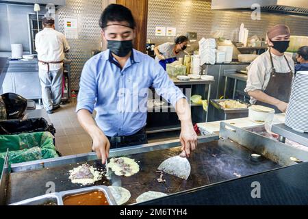 Città del Messico, Juarez Cuauhtemoc Avenida Paseo de la Reforma, Taqueria El Califa, cucina chef cuoco cottura alla griglia, uomo uomini maschio adulto adulti residenti res Foto Stock