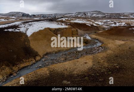 Gunnuhver campo geotermico di sorgenti termali. Penisola di Reykjanes. Grintavik Islanda in primavera Foto Stock