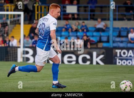 Mourneview Park, Lurgan, County Armagh, Irlanda del Nord, Regno Unito. 30 ago 2022. Danske Bank Premiership – Glenavon / Newry City. Il giocatore di Glenavon Robbie Garrett (28) in azione durante il gioco della Danske Bank Irish League. Foto Stock