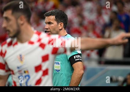 Gary BESWICK (assistente arbitro) in azione durante la partita di gruppo della Coppa del mondo FIFA 2022 tra Croazia e Belgio, Ahmad Bin Ali Stadium, Doha, 01/12/2022 con: Gary BESWICK (assistente arbitro) dove: Doha, Qatar quando: 01 dicembre 2022 credito: Anthony Stanley/WENN Foto Stock