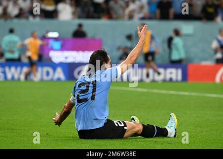 Edinson CAVANI, Seidu ALIDU in azione durante la partita di gruppo della Coppa del mondo FIFA 2022 tra Ghana e Uruguay, al Janoub Stadium, Doha, 02/12/2022 con: Edinson CAVANI, Seidu ALIDU dove: Doha, Qatar quando: 02 dicembre 2022 credito: Anthony Stanley/WENN Foto Stock