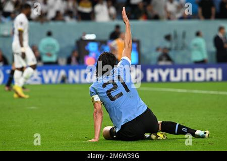 Edinson CAVANI, Seidu ALIDU in azione durante la partita di gruppo della Coppa del mondo FIFA 2022 tra Ghana e Uruguay, al Janoub Stadium, Doha, 02/12/2022 con: Edinson CAVANI, Seidu ALIDU dove: Doha, Qatar quando: 02 dicembre 2022 credito: Anthony Stanley/WENN Foto Stock