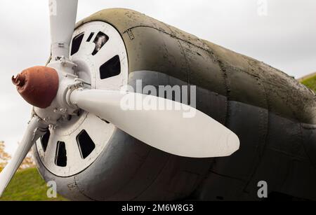 Velivolo sovietico a pistoni di medio raggio e velivolo da trasporto militare della seconda guerra mondiale li-2. Foto Stock