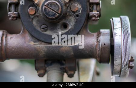Vista posteriore della spia BM-21 Grad, 9K51. Sistema a razzo a lancio multiplo con calibro 122 mm. Un dispositivo per la navigazione delle coordinate Foto Stock