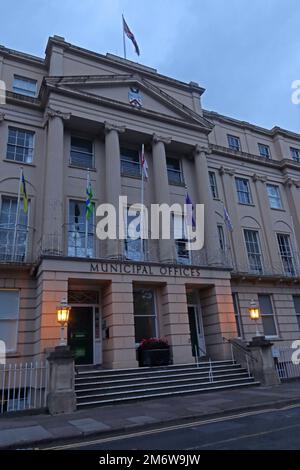 Uffici CBC al crepuscolo, Cheltenham Borough Council, uffici municipali, Promenade, Cheltenham, Gloucestershire, Inghilterra, Regno Unito, GL50 9SA Foto Stock