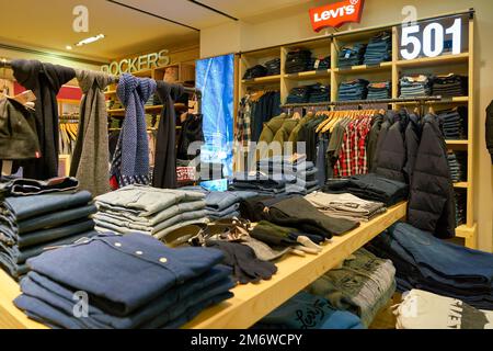 ROMA, ITALIA - CIRCA NOVEMBRE 2017: Interior shot del negozio Rinascente a Roma. Foto Stock