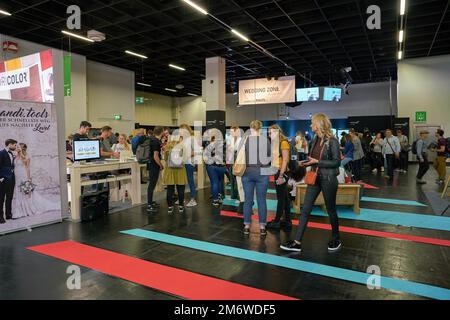 COLONIA, GERMANIA - CIRCA SETTEMBRE 2018: Atmosfera alla Fiera di Photokina. Photokina è una fiera che si tiene in Europa per la fotografia e l'imagin Foto Stock