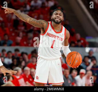 Houston, Texas, Stati Uniti. 5th Jan, 2023. La guardia di Houston Jamal Shead (1) gesta i suoi compagni di squadra durante una partita di pallacanestro degli uomini NCAA tra gli Houston Cougars e i Southern Methodist Mustangs il 5 gennaio 2023 a Houston. Houston Won, 87-53, (Credit Image: © Scott Coleman/ZUMA Press Wire) Foto Stock