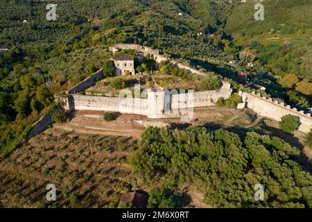 Veduta aerea della Rocca di Sala in Pietrasanta Toscana Foto Stock