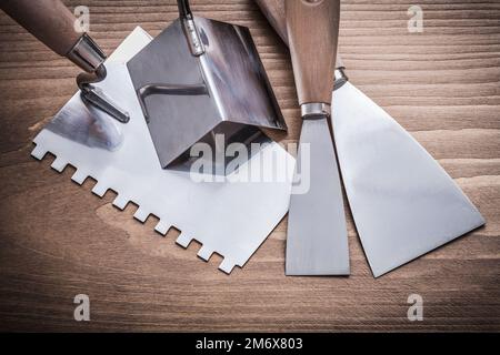 raschiatori di vernice e coltello per stucco con formazione ad angolo. Foto Stock