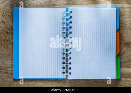 Controllato copybook su tavola di legno. Foto Stock