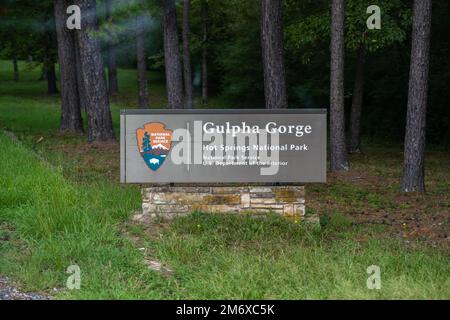 Una strada d'ingresso che porta a Hot Springs, Arkansas Foto Stock