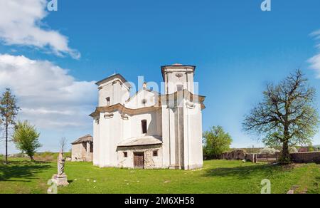 Chiesa dell'Annunciazione della Beata Vergine Maria (villaggio di Sydoriv, regione di Ternopil, Ucraina). Costruito nel 1726-1730. Foto Stock