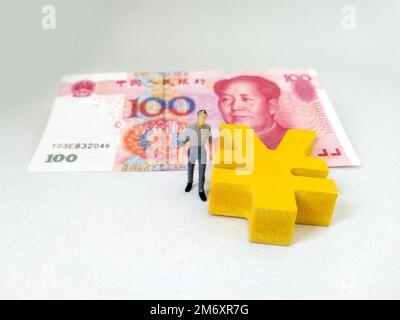 SUQIAN, CINA - 5 GENNAIO 2023 - Illustrazione: RMB/US Dollar Exchange rate, 6 gennaio 2023, Suqian, Jiangsu, Cina. Foto Stock