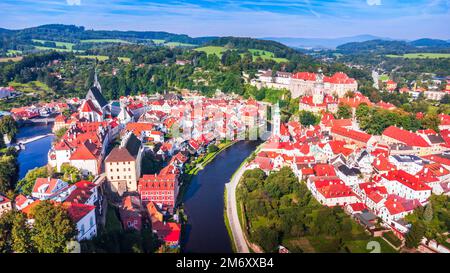 Cesky Krumlov, Repubblica Ceca. Vista aerea sul fiume Moldava e sulla medievale Krumau, patrimonio dell'umanità dell'UNESCO in Boemia. Foto Stock
