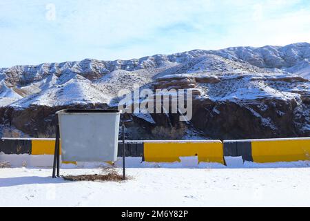 la spazzatura può sulla piattaforma di osservazione Foto Stock