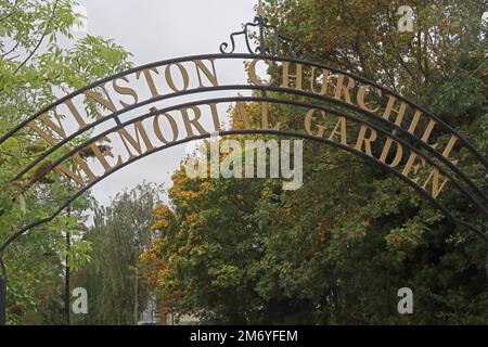 Ingresso al giardino Winston Churchill Memorial, Market St, Cheltenham, Gloucestershire, Inghilterra, REGNO UNITO, GL50 3HU Foto Stock