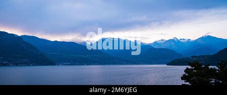 Como, Italia - 30 aprile 2022: Paesaggi e paesaggi intorno al lago di Como nel Nord Italia. Foto Stock