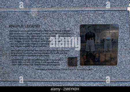 Statua di John Francis Leslie dell'artista Andy Edwards, che avrebbe dovuto essere il primo calciatore nero dell'Inghilterra. Foto Stock