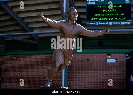 Statua di John Francis Leslie dell'artista Andy Edwards, che avrebbe dovuto essere il primo calciatore nero dell'Inghilterra. Foto Stock