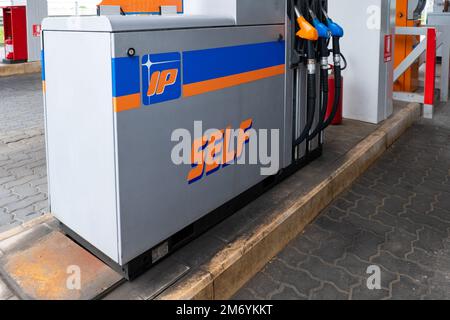 Milano, Italia - 5 maggio 2022: Stazione di servizio self service IP in Italia. Foto Stock