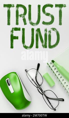 Scrittura con testo Trust Fund. Denaro di idea aziendale detenuto dai fiduciari per i beneficiari Foto Stock