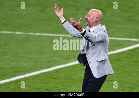 Wembley Stadium, Londra, Regno Unito. 6th luglio, 2021. Campionato di Calcio Euro 2020 semi-finale, Italia contro Spagna; Gianluca Vialli festeggia la vittoria credito: Action Plus Sports/Alamy Live News Foto Stock