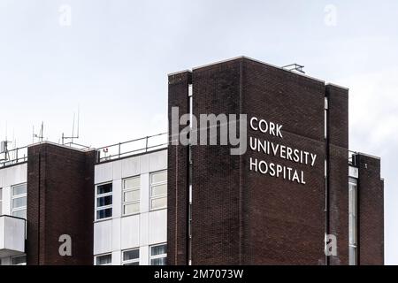 Cork, Irlanda. 6th Jan, 2023. La crisi sovraffollante dell'ospedale continua e sembra che peggiorerà prima che migliori. Il CUH è attualmente l'ospedale più affollato del paese. Credit: AG News/Alamy Live News Foto Stock