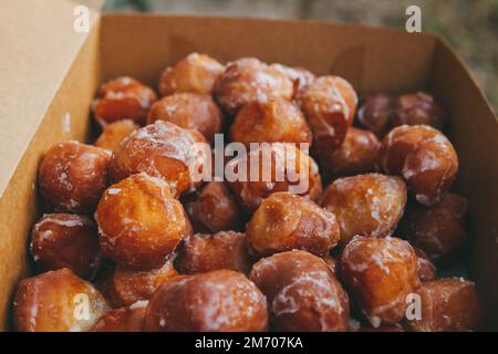 Box di ciambelle Vegan al ricevimento nuziale Foto Stock