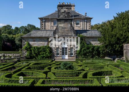 Garden at Pollok House gestito dal National Trust for Scotland nel Pollok Country Park, Glasgow, Scozia, Regno Unito, Europa Foto Stock