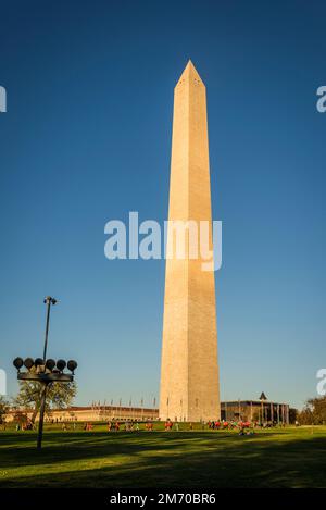 Washington Monument, un monumento a forma di obelisco all'interno del National Mall, che commemora George Washington, Washington, D.C., USA Foto Stock