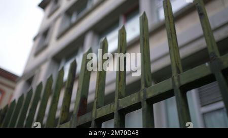 Paratoia per cancelli di sicurezza per pareti di protezione delle proprietà Foto Stock