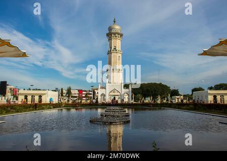 Torre della Grande Moschea di Baiturrahman, Aceh, Indonesia. Foto Stock