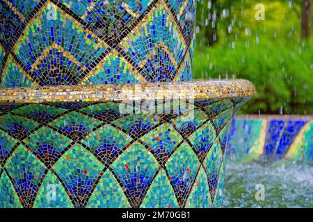 Fontana a mosaico nel Grande Giardino di Dresda, eretta per la Mostra orticola del 1926, Sassonia, Germania Foto Stock