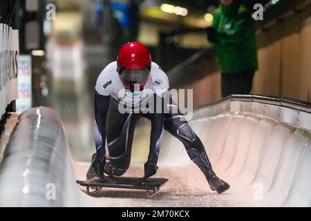 WINTERBERG, GERMANIA - GENNAIO 6: Hallie Clarke degli Stati Uniti gareggia nello scheletro femminile durante la BMW IBSF Bob & Skeleton World Cup alla Veltins-EisArena il 6 Gennaio 2023 a Winterberg, Germania (Foto di Patrick Goosen/Orange Pictures) Foto Stock