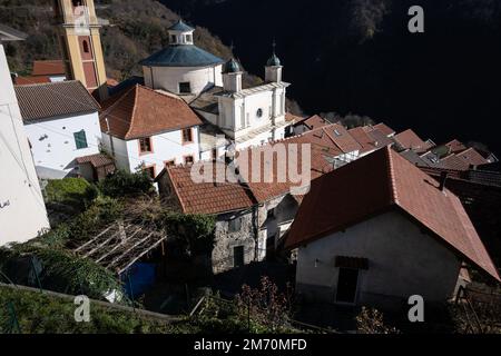 Il caratteristico borgo storico di Pentema in provincia di Genova in Liguria. Foto Stock