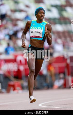 Shaunae Miller-Uibo (BAH) in gara nelle manche da 400 metri femminili ai Giochi Olimpici estivi 2020 (2021) di Tokyo, Giappone Foto Stock