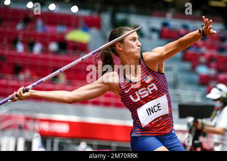 Ariana Ince (USA) gareggia nel lancio del giavellotto femminile alle Olimpiadi estive del 2020 (2021), Tokyo, Giappone Foto Stock