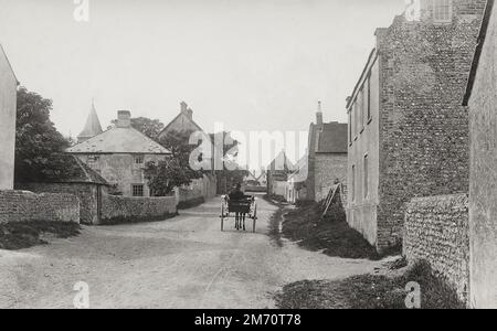 Vintage fine 19th/inizio 20th ° secolo fotografia: 1891 - Pony e trappola nel villaggio, East Blatchington, East Sussex Foto Stock