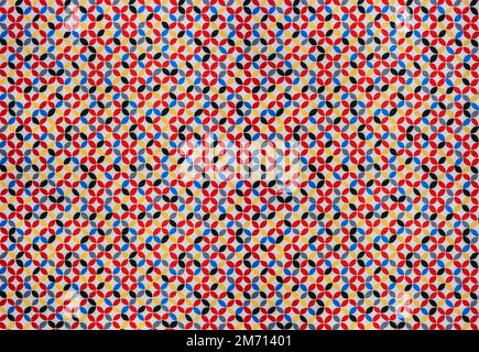 Grande sfondo a trama raffigurante un tradizionale tessuto furoshiki giapponese stampato con un motivo Shippotsunagi che raffigura un ci colorato collegato all'infinito Foto Stock
