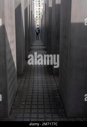 Campo di stele al Memoriale degli ebrei assassinati d'Europa, Memoriale dell'Olocausto, Berlino, Germania Foto Stock